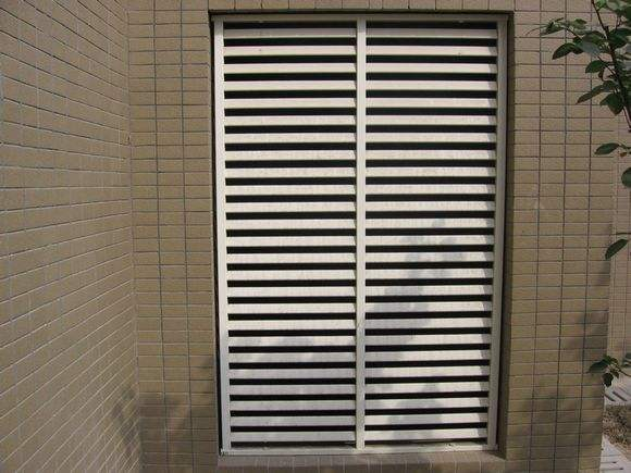 手動(dòng)百葉窗可減少開(kāi)支