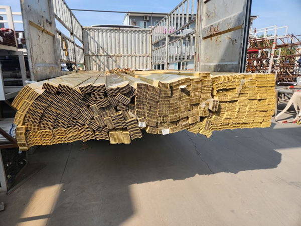 鋁百葉窗型材發(fā)貨