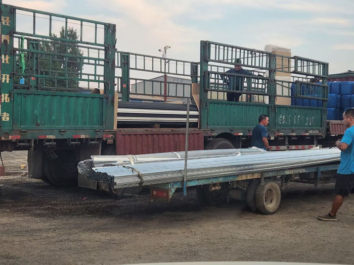 百葉窗型材發(fā)貨